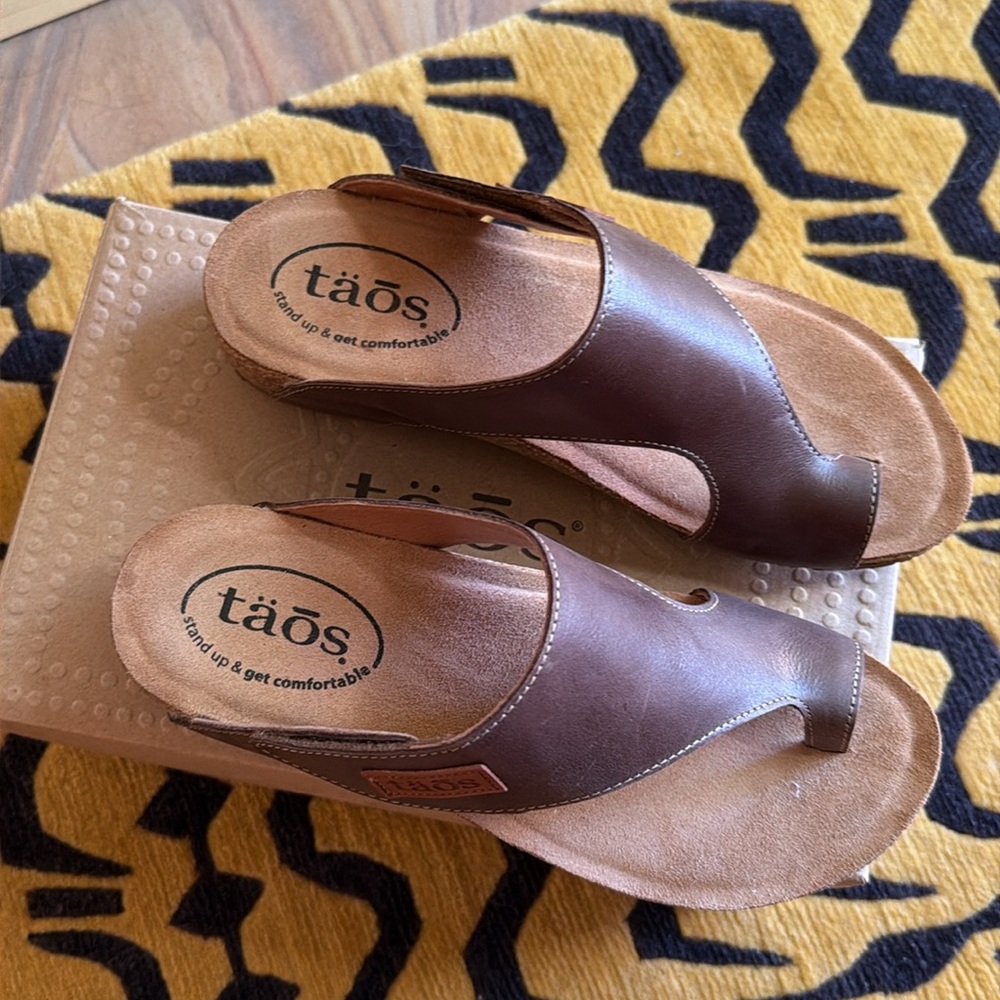 Taos Footwear Brown Leather Sandals - Picture 2 of 4